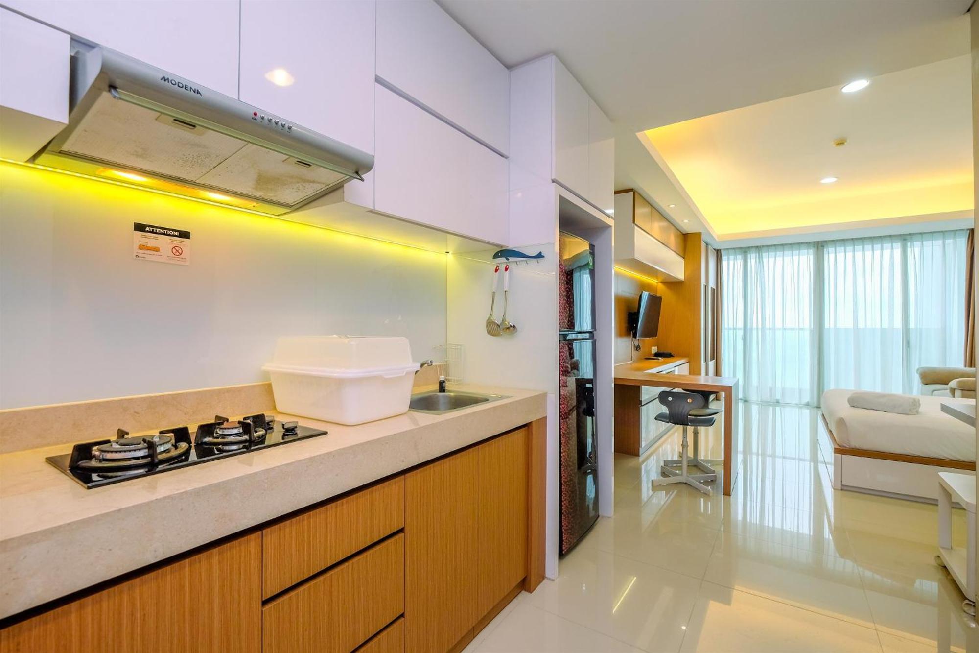 Cozy Living And Spacious At 28th Floor Kemang Village By Travelio